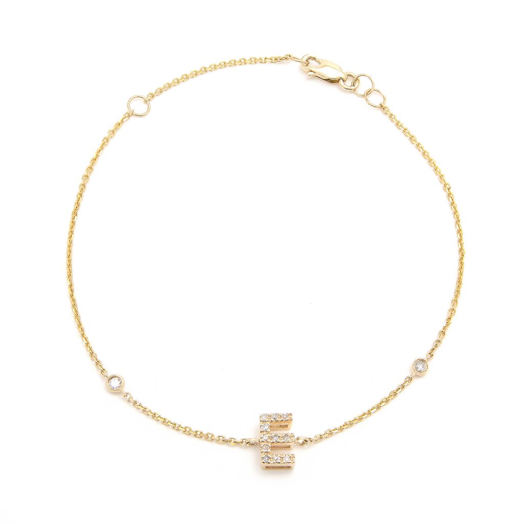 Pulsera con Inicial y Piedras Laterales en Oro Amarillo