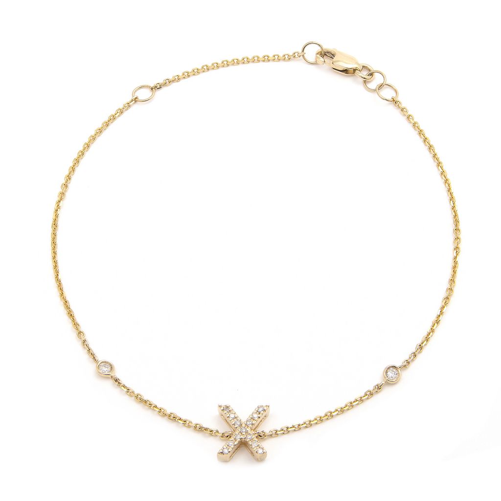 Pulsera con Inicial y Piedras Laterales en Oro Amarillo