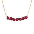 Collar Curved Bar Rubíes Naturales y Diamantes Corte Pera en Oro Amarillo 14k