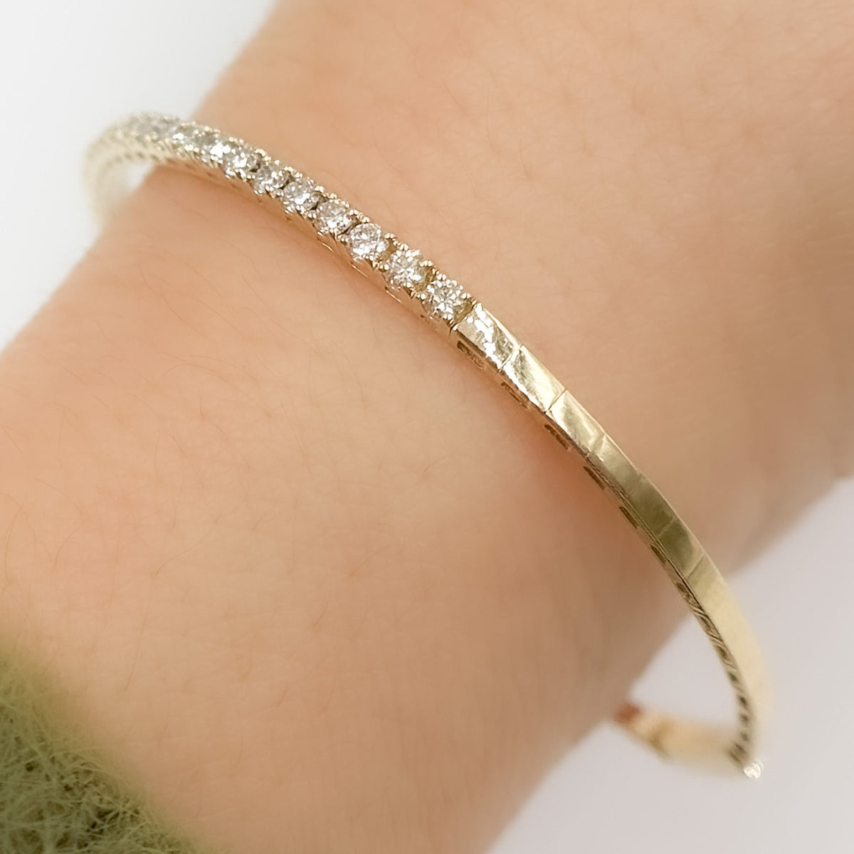 Bangle con Diamantes en Oro 14k - Oro Amarillo